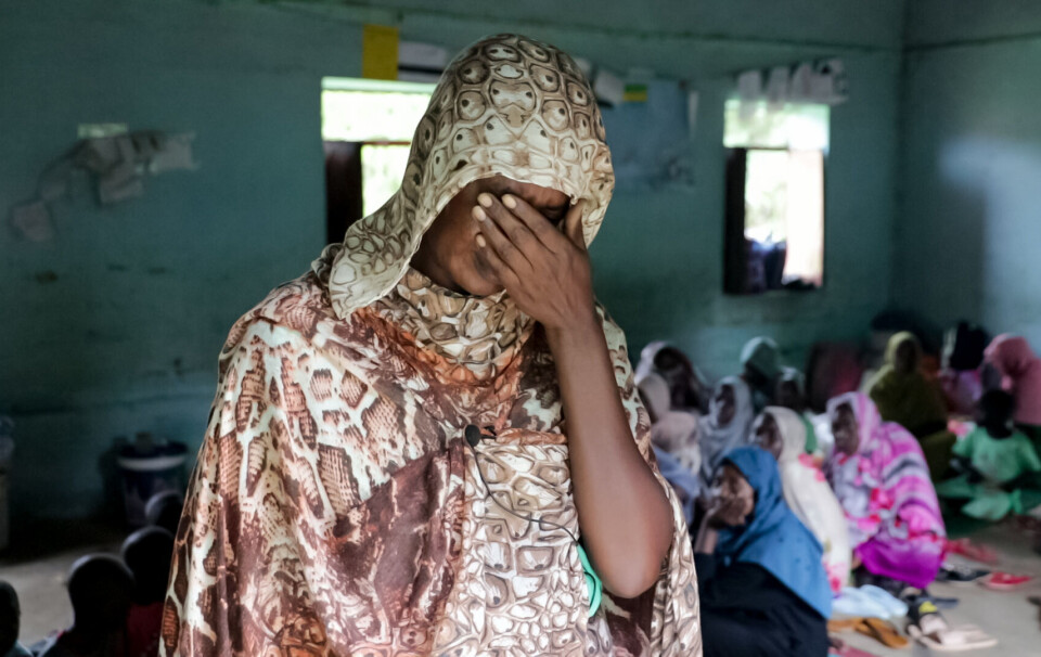 6,8 millioner mennesker lever som internt fordrevne i Sudan, blant dem denne 32 år gamle kvinnen som har søkt tilflukt på en skole i delstaten White Nile. Broren ble drept da han hjalp henne med å flykte fra hovedstaden Khartoum. FN erklærte i forrige uke hungersnød i Zamzam-leiren i Nord-Darfur.