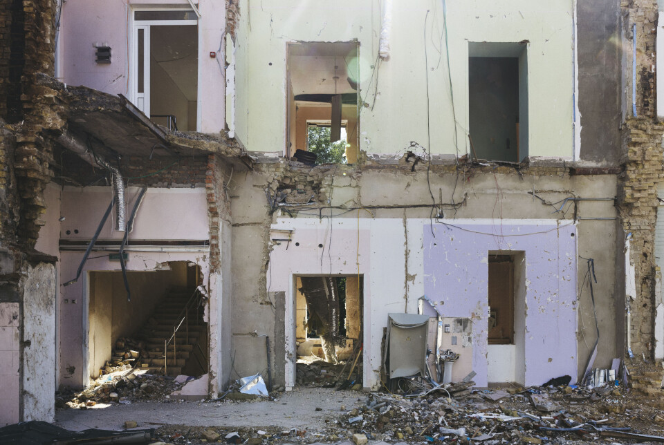 Okhmatdyt Barnesykehus i Kyiv er ett av mange sykehus som har fått skader under krigen. I storbyen Kharkiv øst i landet bidrar norsk bistand til å sikre strøm og energisikkerhet for fødestuer og kirurgiske enheter.
