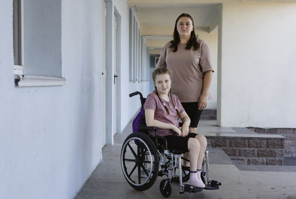 Solomia (16) har vært på Okhmatdyt i to år på grunn av kronisk nyresvikt. Oksana Fomenyuk håper datteren snart får transplantasjon.