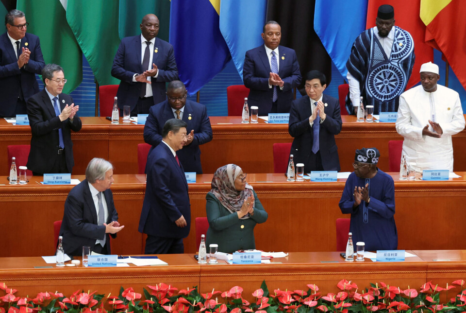FNs generalsekretær og afrikanske statsledere applauderer Kinas president Xi Jinping etter hans tale til det kinesisk-afrikanske toppmøtet torsdag.