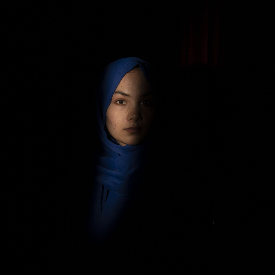 Shahla, (21) blir glad når jenter ringer inn til radioprogrammet og forteller at det gir dem håp.