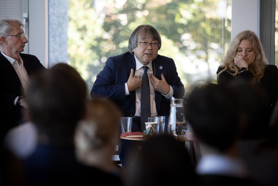 Under panelsamtalen på seminaret sist uke forklarte Aki Nishio hvordan Verdensbankens fond jobber i noen av verdens fattigste land. Til venstre for Nishio sitter LSE-professor Kevin Watkins, til høyre er tidligere utviklingsminister Hilde Frafjord Johnson.