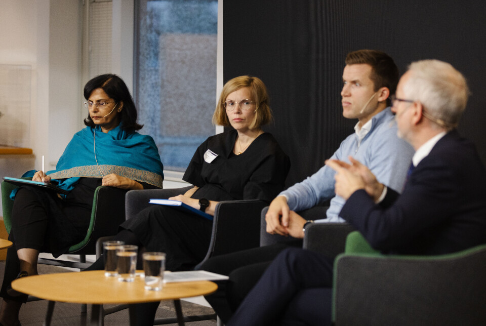 Gavi-direktør Dr. Sania Nishtar deltar i en panelsamtale i Oslo med Kristine Onarheim, som er styremedlem i Gavi og fagdirektør i UD, Langsikt-leder Eirik Mofoss og Norad-direktør Bård Vegar Solhjell.