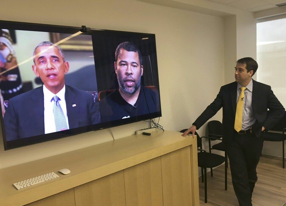 Allerede i 2019 viste forfatter og KI-ekspert Paul Scharre - med hjelp fra filmskaperen Jordan Peele (til høyre på skjermen) - hvordan lett tilgjengelig programvare kunne brukes til å manipulere politikeres utsagn, i dette tilfellet uttalelser fra eks-president Barack Obama.