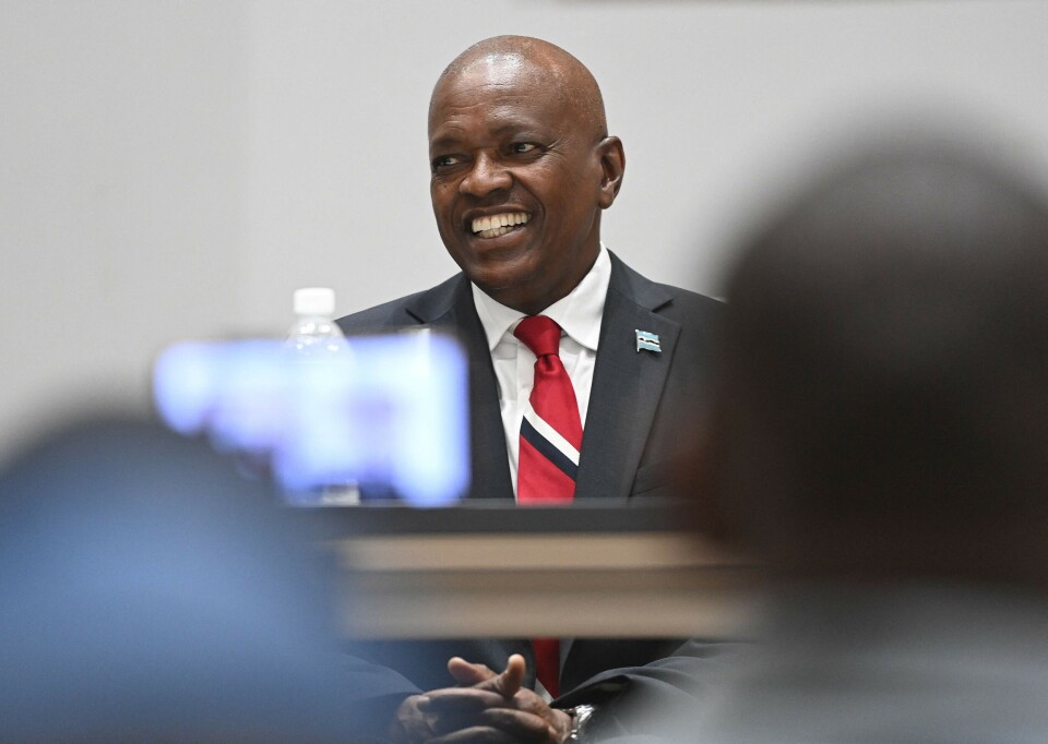 – Jeg vil gratulere opposisjonen med seieren og erkjenne valgnederlaget, sa Botswanas nåværende president Mokgweetsi Masisi fra talerstolen på en pressekonferanse i hovedstaden Gaborone fredag morgen.