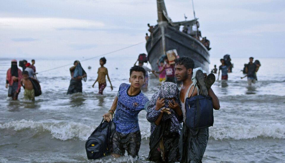 Rohingya-flyktninger fra Myanmar går i land på Sumatra i Indonesia i fjor høst. Av verdens 120 millioner flyktninger, bor 90 millioner i land som er hardt rammet av klimaendringene, ifølge FN.