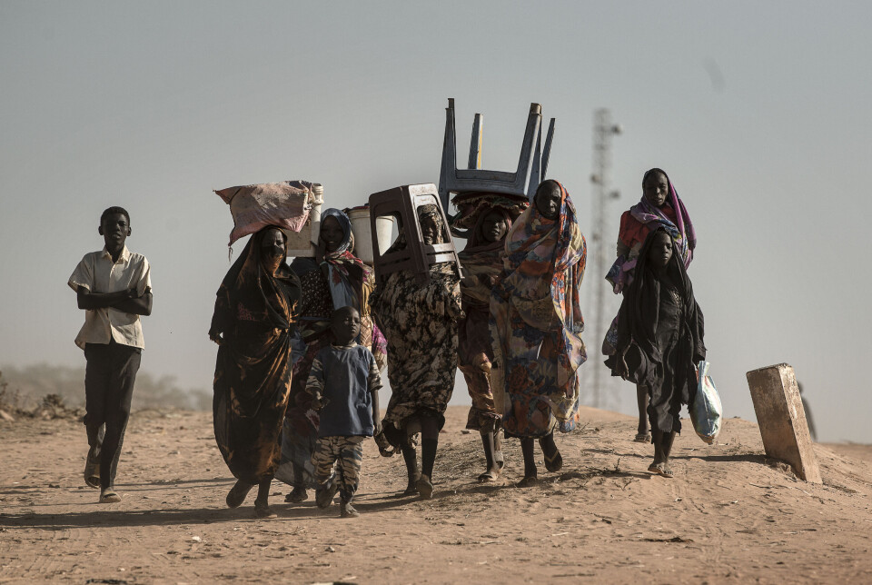 Flyktninger fra Sudan krysser grensen til Tsjad våren 2024.