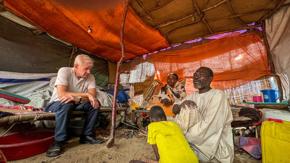 Flyktninghjelpens generalsekretær Jan Egeland møtte blant annet Anwar, som flyktet fra Khartoum sammen med kona og de seks barna for fire måneder siden.