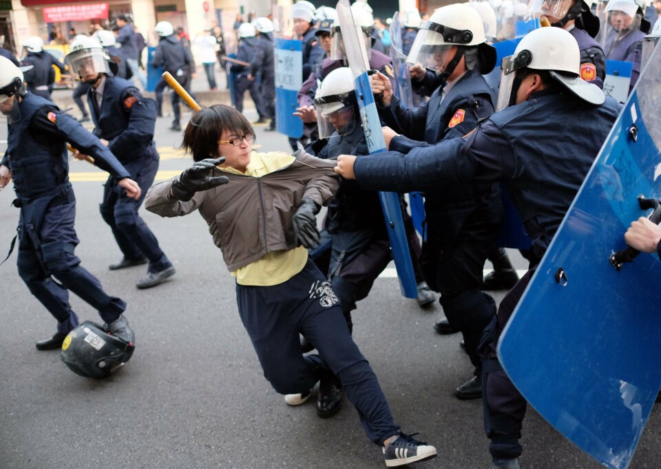 Protester i Taipei etter at Ma Ying-jeou, som var Taiwans president fra 2008 - 2016, nektet å skrote en omstridt handelsavtale med Kina i 2014. Flere titalls demontranter ble arrestert.