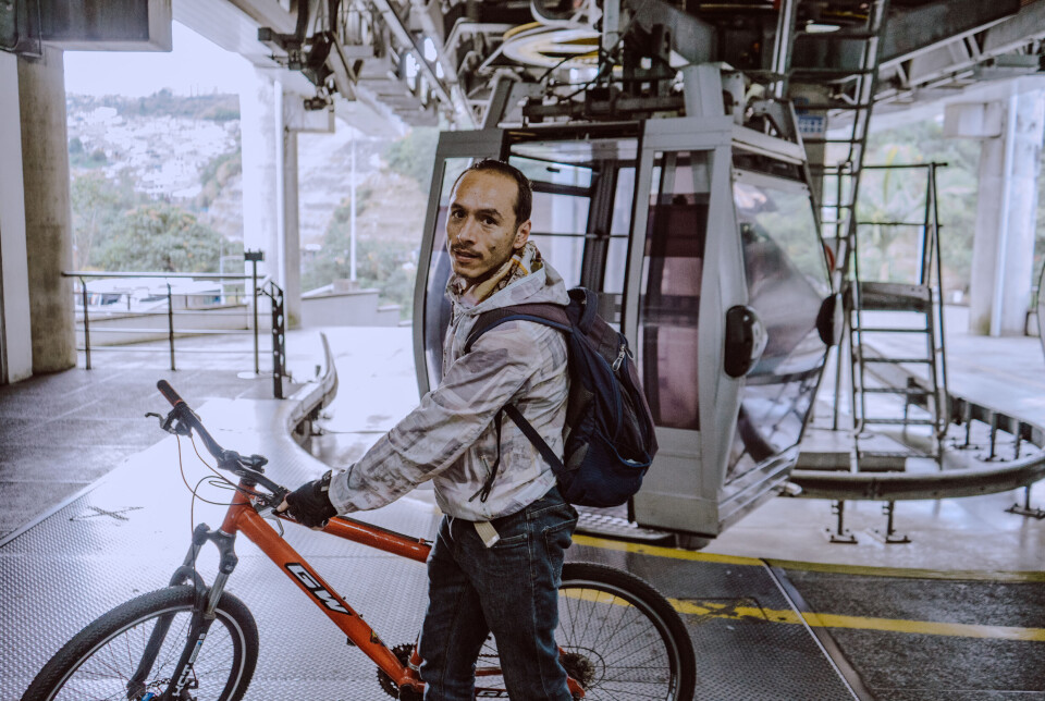 Hvis det ikke hadde vært mulig å ta med sykkelen, ville han sannsynligvis ha syklet mindre, sier Giraldo.