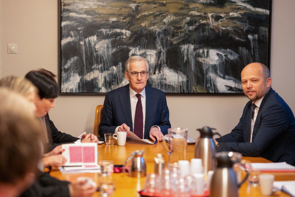 Statsminister Jonas Gahr Støre (Ap) og finansminister Trygve Vedum (Sp) under et møte med de parlamentariske lederne om Nansen-programmet på Stortinget torsdag.