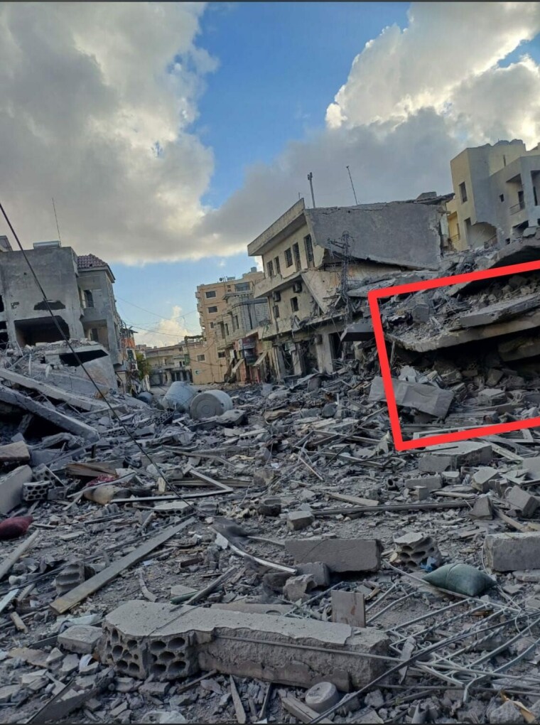 Kamel Mohanna i organisasjonen Amel viser hans eget hus som ligger i ruiner etter bombingen.