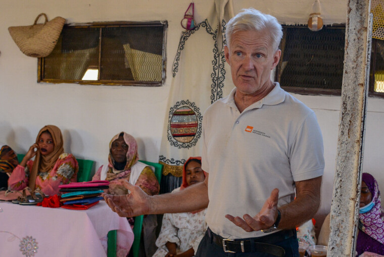 Flyktninghjelpen-sjef Jan Egeland besøkte et senter for beskyttelse mot vold i Ardamata, Sudan, under besøket sitt i det krigsherjede landet.