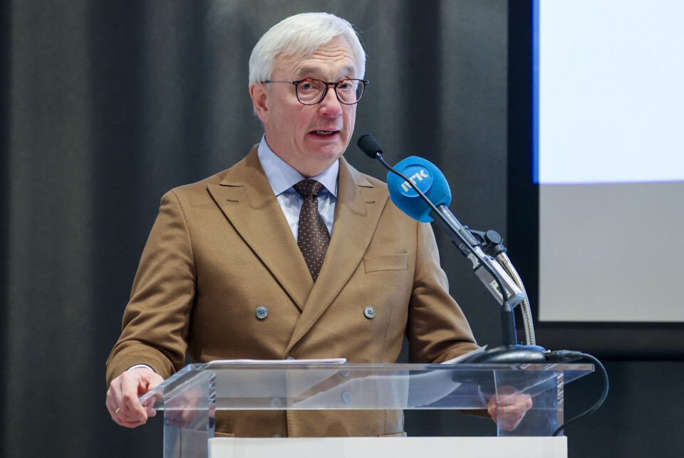 Riksrevisor Karl Eirik Schjøtt-Pedersen understreker at det er «vesentlige mangler» ved hvordan Norad og UD håndterer risikoen for at norske bistandspenger havner på avveie.
