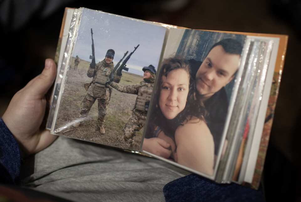 I en alder av 29 år er Anna allerede blitt enke. Ektemannen, som hadde vært soldat i den ukrainske hæren siden 2016, ble drept i strid for få måneder siden. Anna viser bilder fra lykkeligere dager.