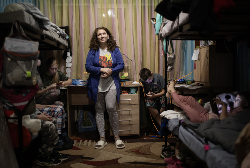 Da krigen kom til landsbyen tett på den russiske grensa, måtte soldat-enken Anna (29) og barna flykte. Nå bor de i Kharkiv – 35 kilometer fra hjemstedet.