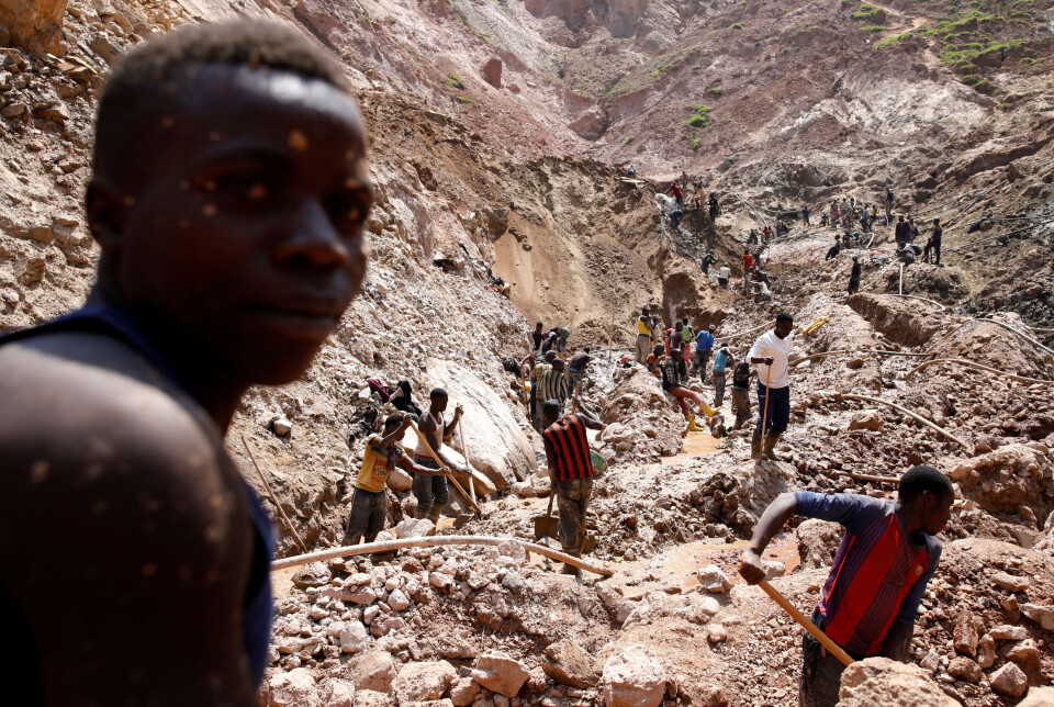 Arbeidere jobber ved en coltan-gruve nær byen Rubaya i Øst-Kongo.
