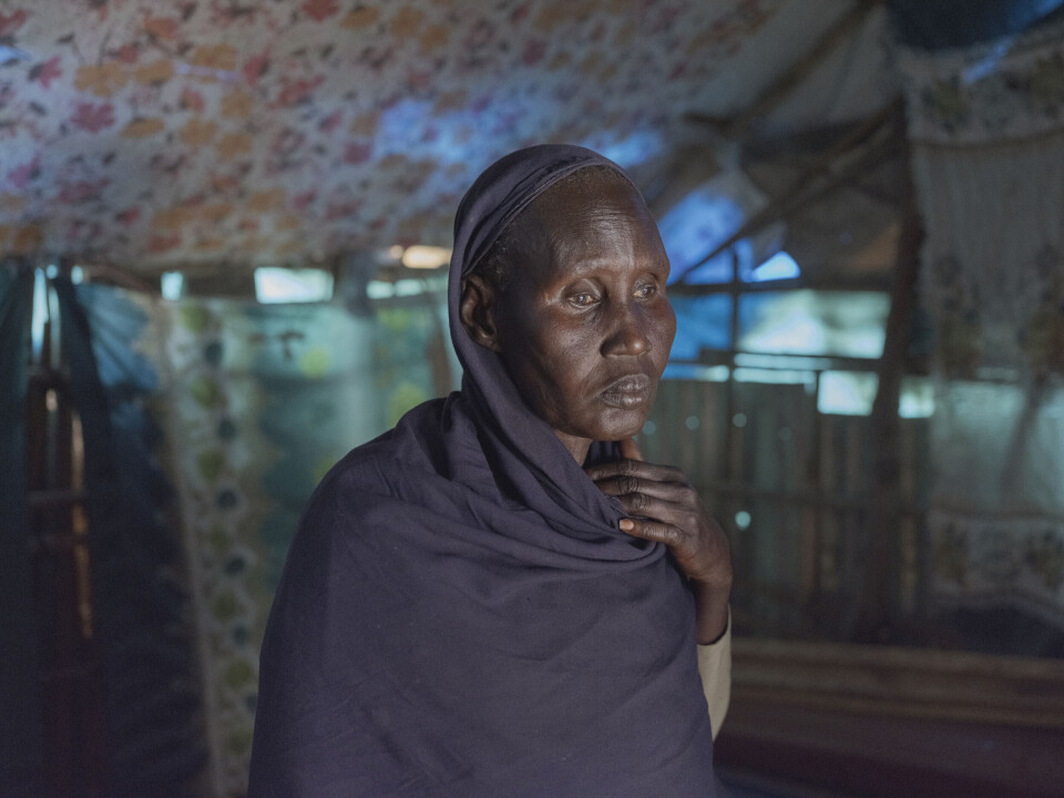 – Folk blir syke uten å få behandling. De sulter og får ikke mat, sier Hanan John som flyktet med tenåringsdøtrene sine fra Khartom i fjor sommer.