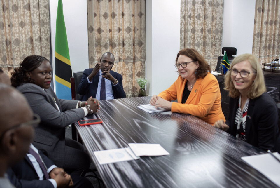 Det var samtaler mellom en rekke land under konferansen på Julius Nyerere International Convention Centre denne uka. Statssekretær Bjørg Sandkjær (Sp) og Norges ambassadør til Tanzania, Tone Tinnes, møtte blant annet Tanzanias energiminister Doto Mashaka Biteko og hans team.