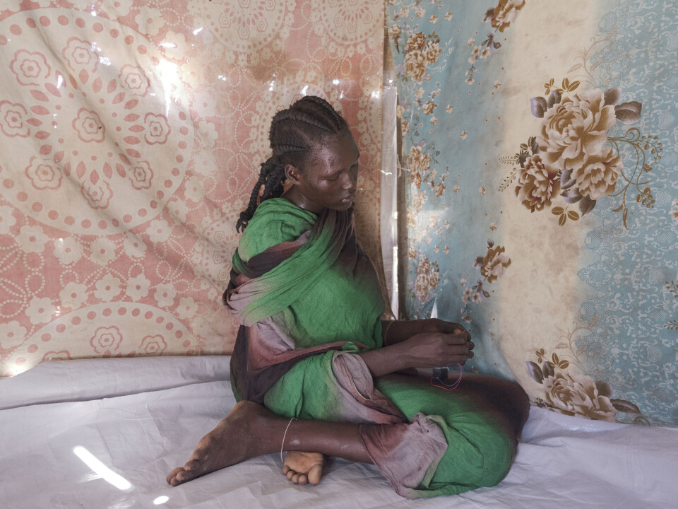 Ble holdt fanget av RSF-soldater i åtte dager. Nå bærer hun barnet til en av dem