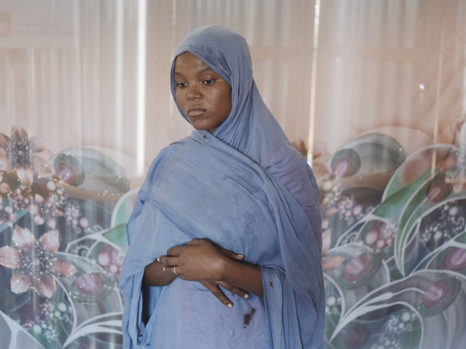 Ble holdt fanget av RSF-soldater i åtte dager. Nå bærer hun barnet til en av dem