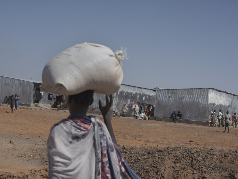 Ble holdt fanget av RSF-soldater i åtte dager. Nå bærer hun barnet til en av dem