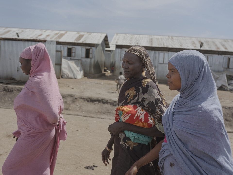Ble holdt fanget av RSF-soldater i åtte dager. Nå bærer hun barnet til en av dem