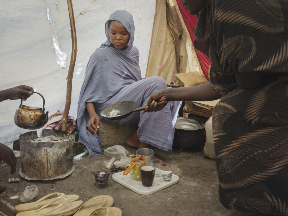Ble holdt fanget av RSF-soldater i åtte dager. Nå bærer hun barnet til en av dem
