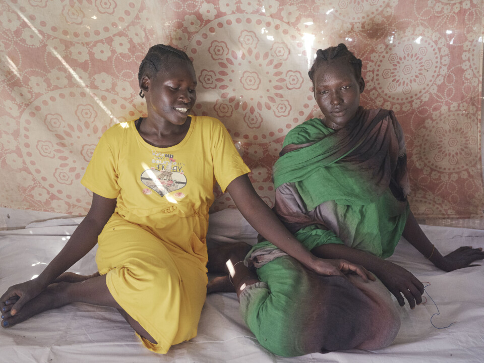 Ble holdt fanget av RSF-soldater i åtte dager. Nå bærer hun barnet til en av dem