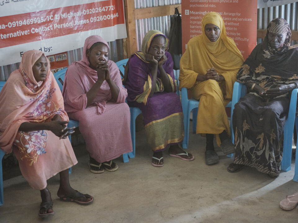 Ble holdt fanget av RSF-soldater i åtte dager. Nå bærer hun barnet til en av dem
