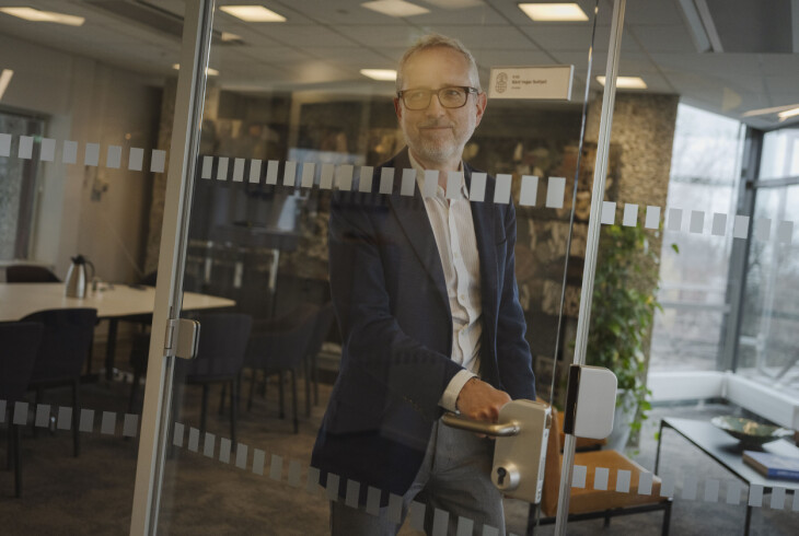 Bård Vegar Solhjell har vært en markant leder av Norad. I løpet av hans lederperiode har bistandsdirektoratet fått overført store nye ansvarsområder fra Utenriksdepartementet, blant annet humanitær bistand og Nansen-programmet for Ukraina.