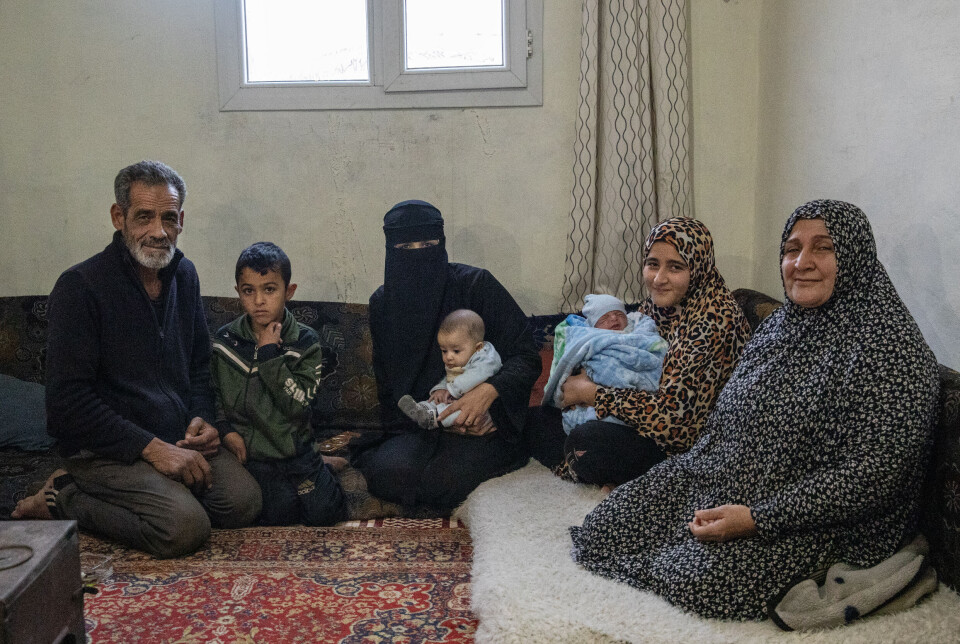 Asaad-familien er palestinske flyktninger i Killi-leiren i Idlib-provinsen i Syria. Tross mangel på de mest grunnleggende ting som vann og varme har de et håp om bedre tider etter regimets fall i fjor.