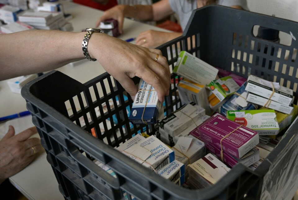 Antibiotika og andre medisiner deles ut til trengende ved Tzedaka Foundations Community Medicine Bank i Buenos Aires, Argentina, 26. februar 2024.
