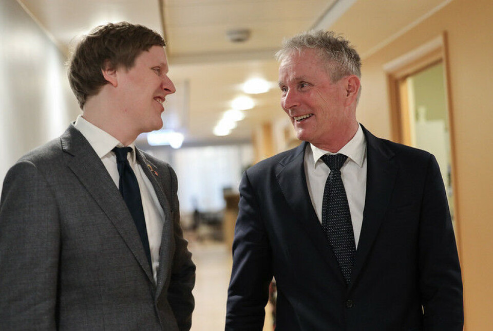 Norfunds administrerende direktør Tellef Thorleifsson kan glede seg over at både investeringsvolumet og avkastningen økte i fjor. Her er han i samtale med utviklingsminister Åsmund Aukrust.