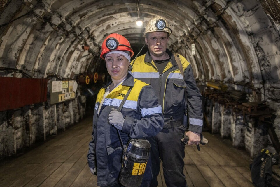 Forbudet mot kvinner i kullgruvene er opphevet. Den tidligere frisøren Ruslana Horianska er blant kvinnene som jobber i en kullgruve i Donbas-regionen. Oleksy Zuev er hennes arbeidskollega.