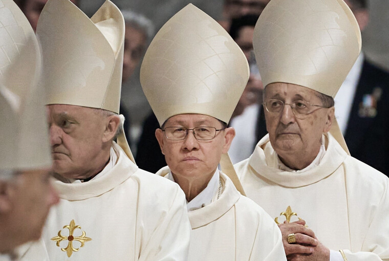 Luis Tagle fra Filippinene (i midten) nevnes som en av favorittene til å bli ny pave. Tagle ledet hjelpeorganisasjonen Caritas i sju år og er blant annet kjent for engasjementet sitt for fattige.