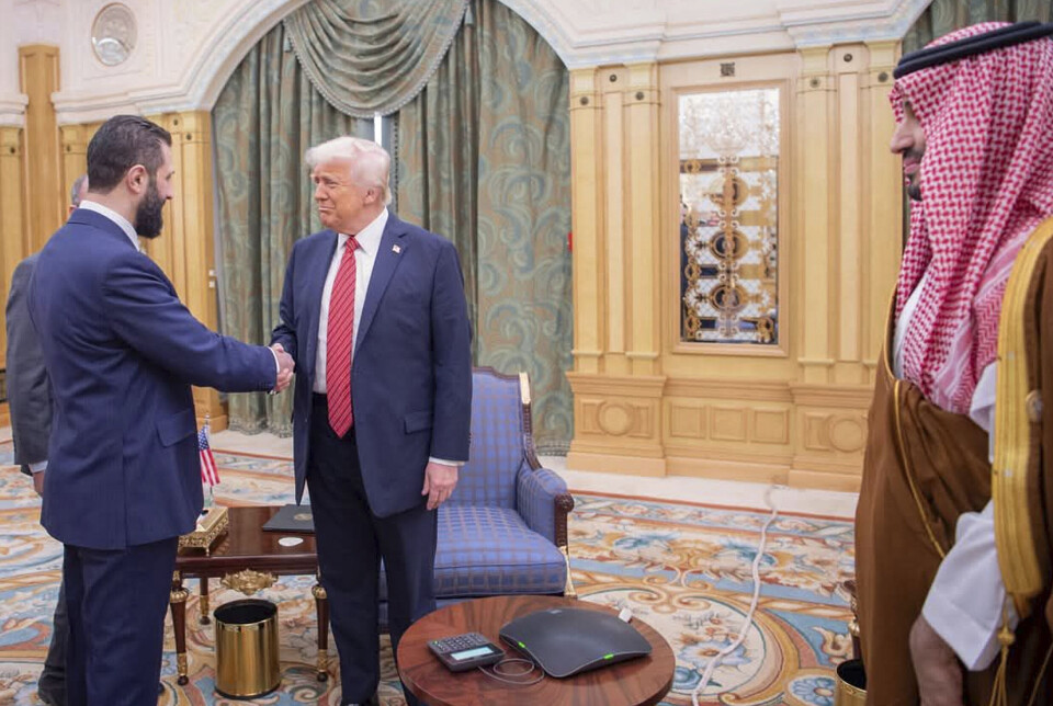USAs president Donald Trump (i midten) møtte Syrias president Ahmed al-Sharaa (t.v.) og Saudi-Arabias kronprins Mohammed bin Salman (t.h.). Trump forsøker å få begge landene til å normalisere forholdet til Israel.