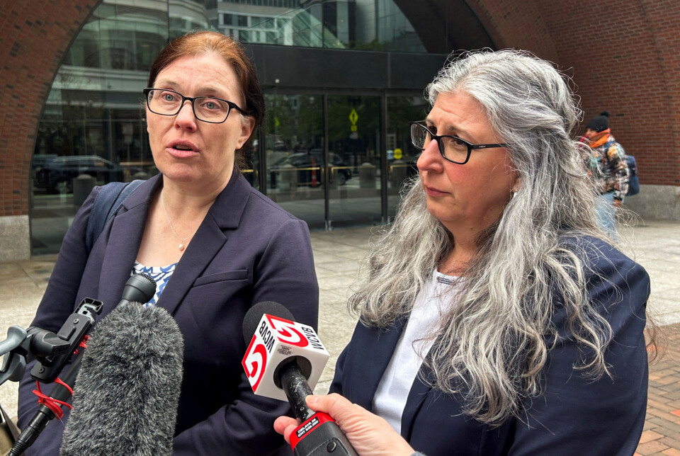 Forsvarer Trina Realmuto (til høyre) sammen med Anwen Hughes fra Human Rights First.