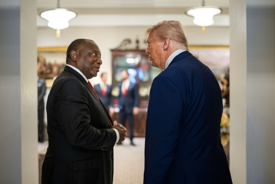 Sør-Afrikas president Cyril Ramaphosa (t.v.) ble tatt imot av USAs president Donald Trump i Det hvite hus 21. mai. Sør-Afrika står på Trumps liste over land som behandler USA «dårlig», og som kan forvente høye tollsatser.