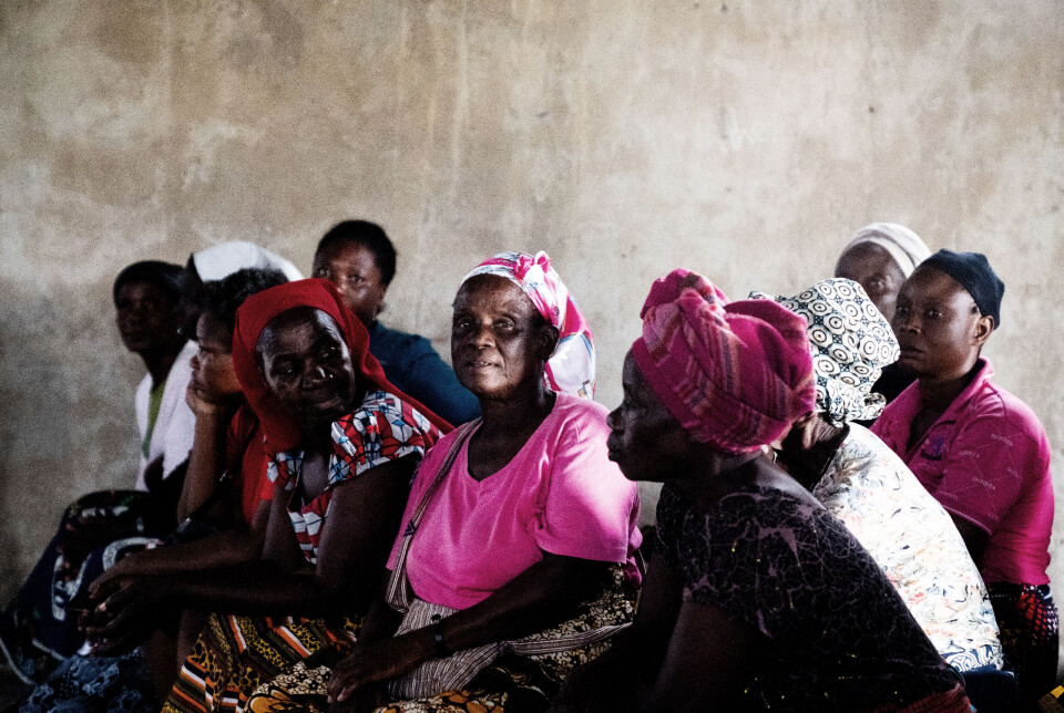 SOS-barnebyer støtter kvinnegruppa Pache Paches (sakte, sakte) arbeid med barns rettigheter, for å hindre vold og overgrep i sårbare familier provinsen Lusaka i Zambia. «Vi er de sårbare familienes sikkerhetsnett» sier gruppa selv, ifølge programsjef Trine Riis-Hansen.