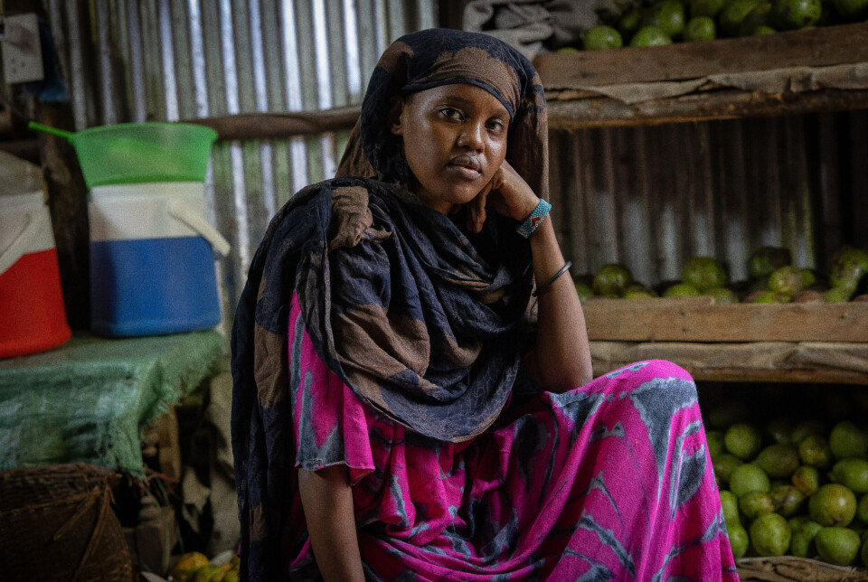 Maryan Abdurahman (26) har levd nesten hele livet i Kakuma-leiren i Nordvest-Kenya. Etter kutt i matrasjoner og bortfall av kontantstøtte sliter hun med å forsørge familien. – Hver dag våkner jeg og lurer på hvordan vi skal klare oss. Jeg er redd for fremtiden, sier hun.