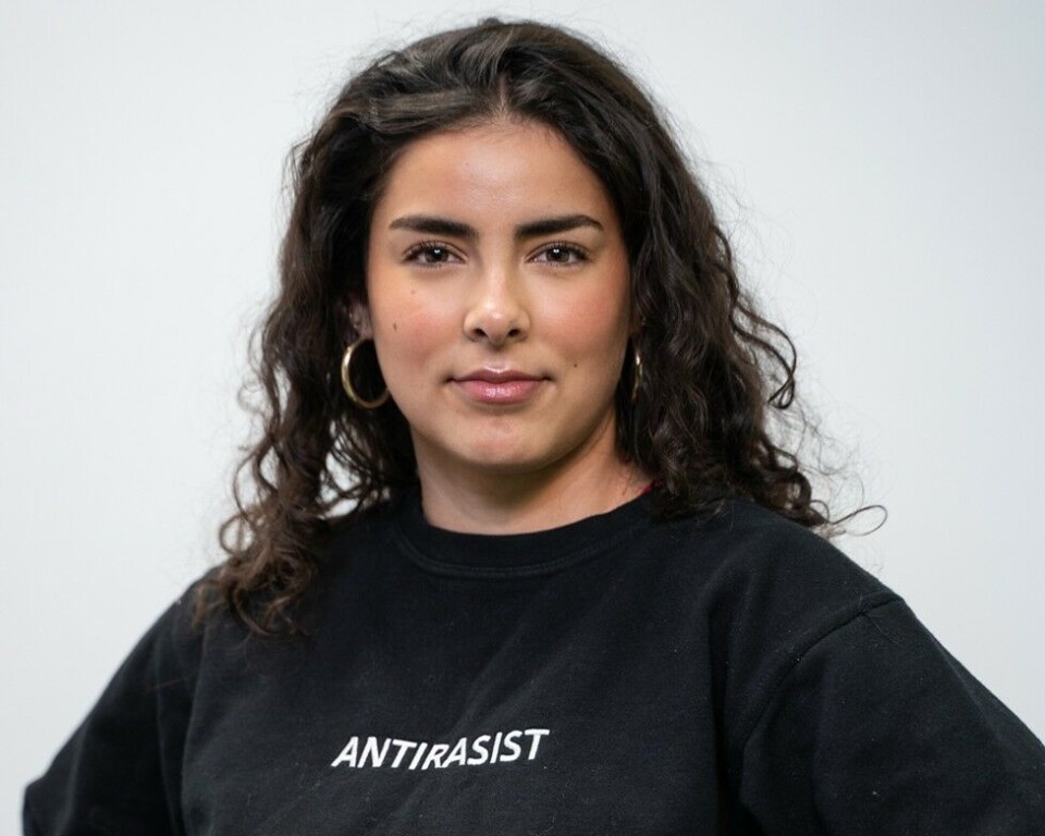 Leder i Solidaritetsungdom, Maria Hundeide, lover å være vaktbikkje og forventer tydelighet fra Folkehjelpa i tida framover.