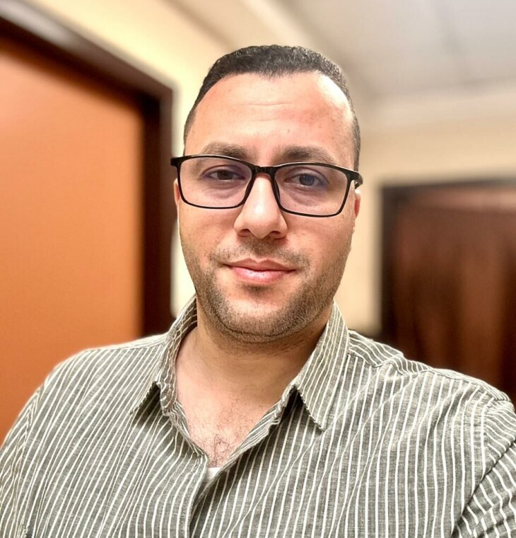 Den palestinske hjelpearbeideren Eyad Amawi uttaler seg hyppig til vestlige medier om situasjonen i Gaza.