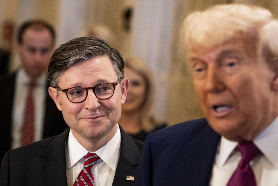 Trump foreslår omfattende kutt i det amerikanske budsjettet. Forslaget støttes blant annet av speakeren i Representantenes hus, Mike Johnson.
