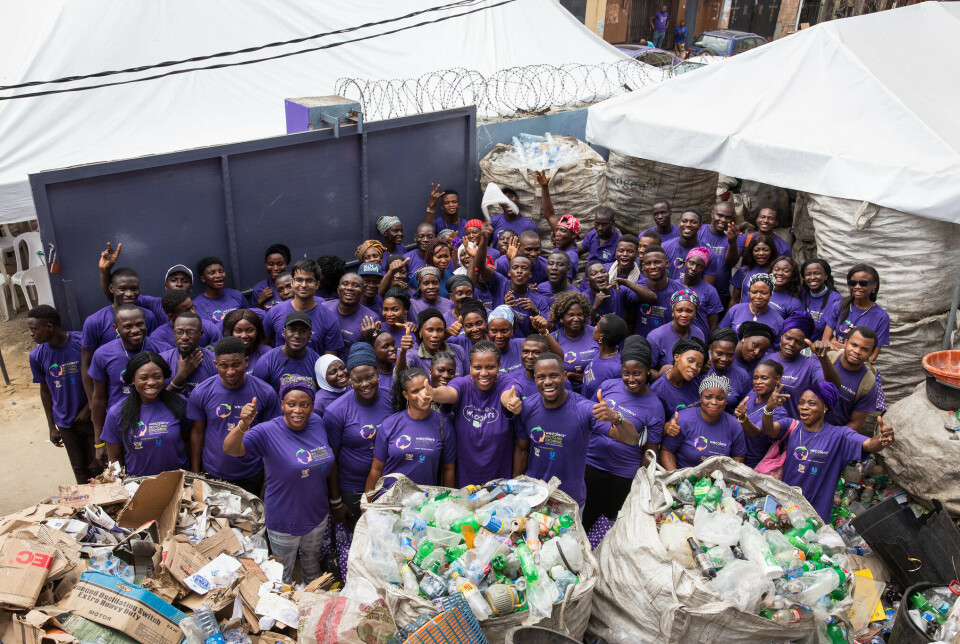 Da Norfund høsten 2023 annonserte et lån på to millioner euro til Wecyclers Nigeria Limited, ble det fremhevet at «det er 171 000 milliarder plastbiter i verdenshavene», og at systemer for innsamling og resirkulering av plast er avgjørende for å bekjempe plastforurensning.