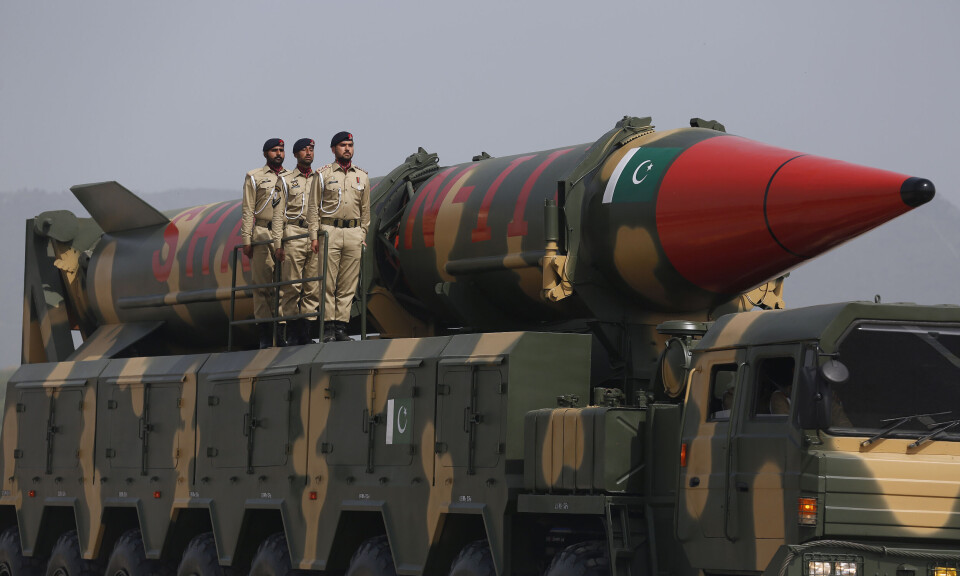 Ein pakistanskprodusert Shaheen-III-rakett, som kan bera atomvåpen, blei vist fram under ein militærparade i Islamabad i 2022. Både Pakistan og India har atomvåpen, noko som gjer konflikten mellom landa ekstra farleg.