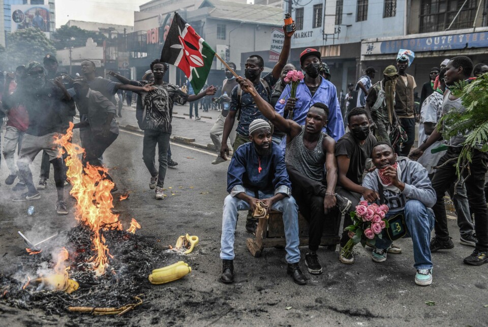 Tusenvis av demonstranter samlet seg onsdag i flere kenyanske byer for å protestere mot politivold og mot regjeringen.