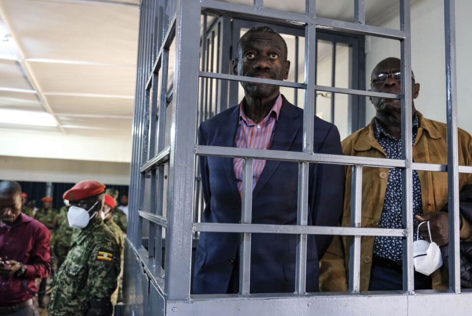 Den ugandiske opposisjonslederen og presidentkandidaten Kizza Besigye på tiltalebenken i Makindye Martial Court i Kampala, Uganda, i 2024.