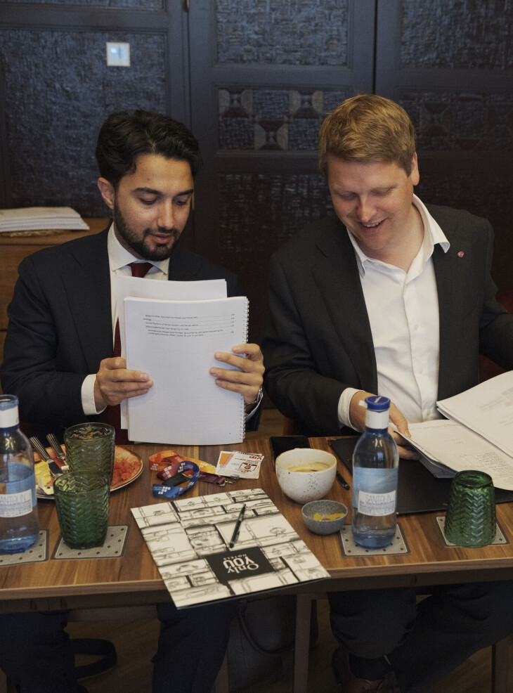 Rådgiver Jafar Haidar, Åsmund Aukrust og Norges FN-ambassadør Merete Fjeld Brattested på morgenmøte for den norske delegasjonen.