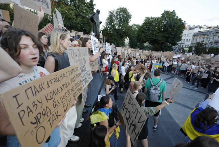 Samtidig som det pågår demonstrasjoner mot den ukrainske regjeringens nye antikorrupsjonslov i flere ukrainske byer, sier Nansenprogrammets direktør, Jorun Nossum, at de vurderer å trappe opp støtten til antikorrupsjonsarbeid i Ukraina.